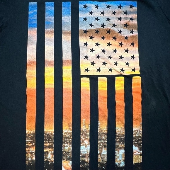 REBELS & NOMADS | USA flag and NYC skyline T-shirt - Picture 4 of 7